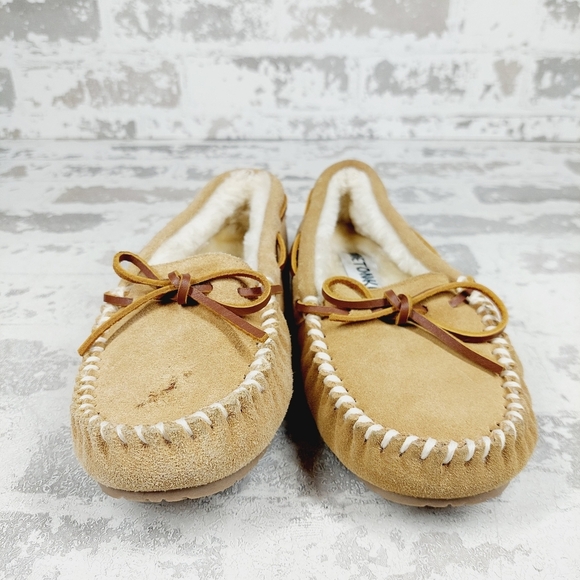 New Minnetonka Tan Suede Slip On Lace Top Fur Lining Casual Flat Loafers F80 - Picture 3 of 11